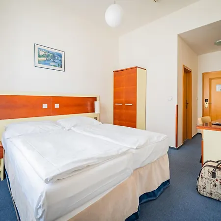 Atos 3* Prague