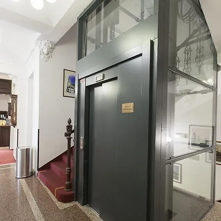 Atos Hotel 3*
