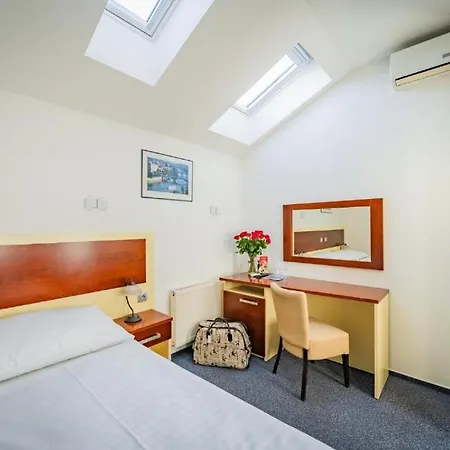 Atos Hotel 3*