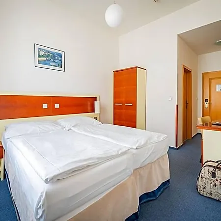 Atos 3* Prague